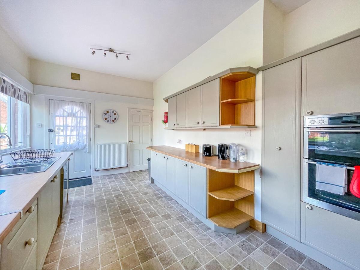 *Rd9Bc* For Your Most Relaxed & Cosy Stay + Free Parking + Free Fast Wifi * Leeds  Exterior photo